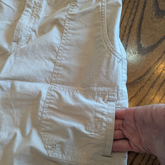 Eddie Bauer Women's Skirt, Tan, Size 2, Sits Knee, Cargo Style - Picture 4 of 5